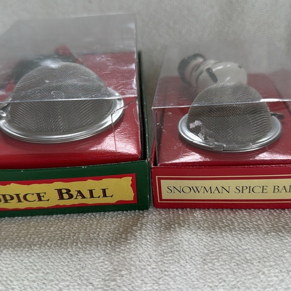 2 Spice Mulling or Loose Tea Steeping Balls Christmas Snowman and Holly - Picture 5 of 5